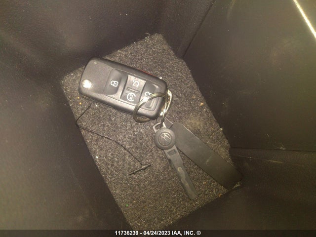 1VWBA7A35JC017512 Volkswagen PASSAT SE