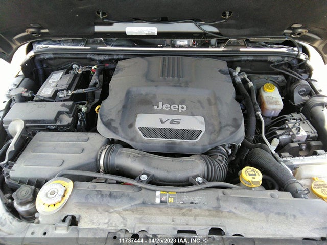 1C4BJWEG8HL708960 Jeep Wrangler Unlimited Sahara