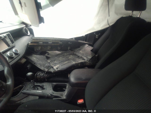 Toyota RAV4 LE 2018 2T3ZFREV3JW430620 Image 5
