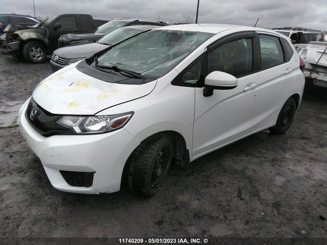 Honda FIT LX 2015 3HGGK5H56FM100570 Image 2
