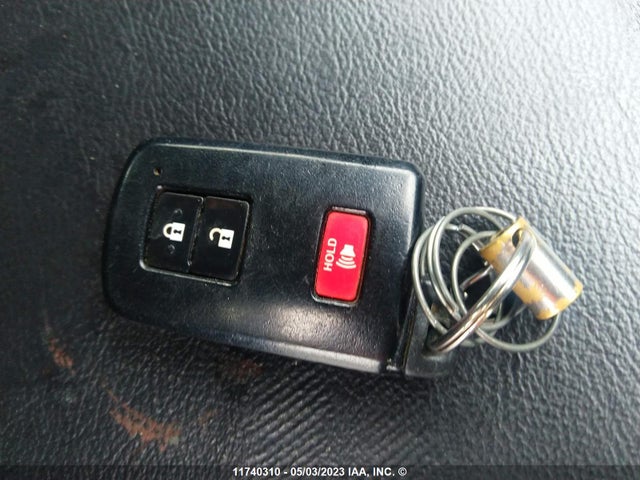 Toyota PRIUS V 2017 JTDZN3EU7HJ061373 Image 11