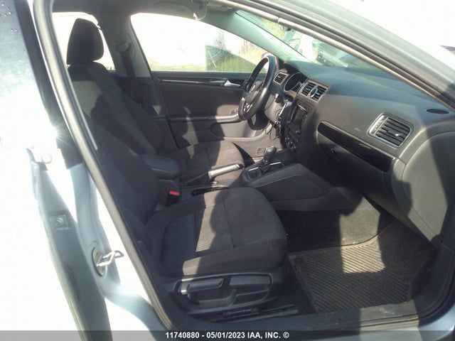 3VWD07AJ2FM318478 Volkswagen JETTA SE