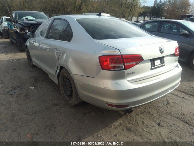 3VWD07AJ2FM318478 Volkswagen JETTA SE