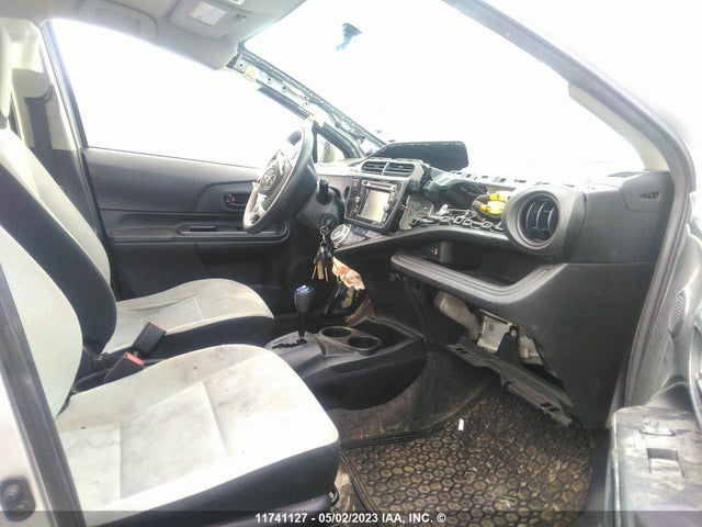 Toyota PRIUS C 2016 JTDKDTB33G1138724 Image 6