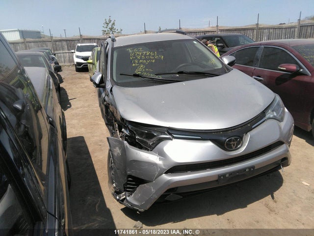 Toyota RAV4 LE 2018 2T3BFREV3JW830629 zdjęcie główne