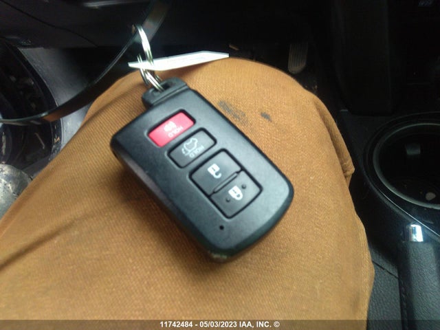 Toyota RAV4 SE 2018 2T3JFREV4JW715792 Image 3