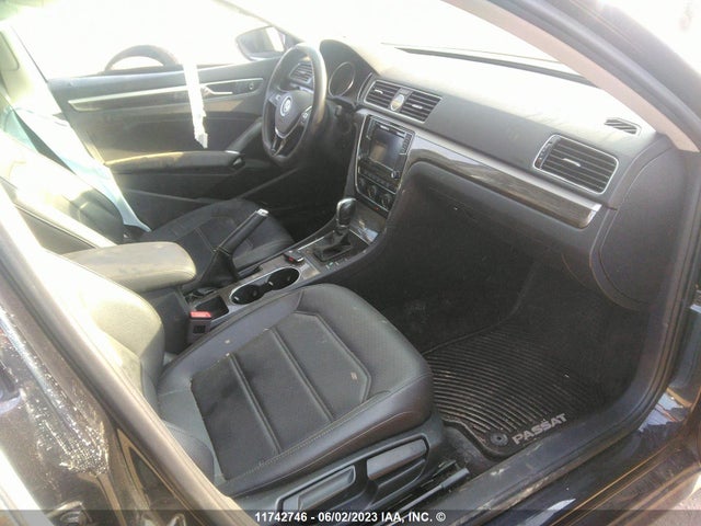1VWBT7A31HC049507 Volkswagen PASSAT SE