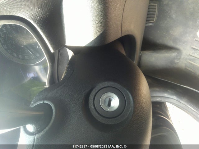 Hyundai VENUE 2021 KMHRB8A34MU127949 Image 3