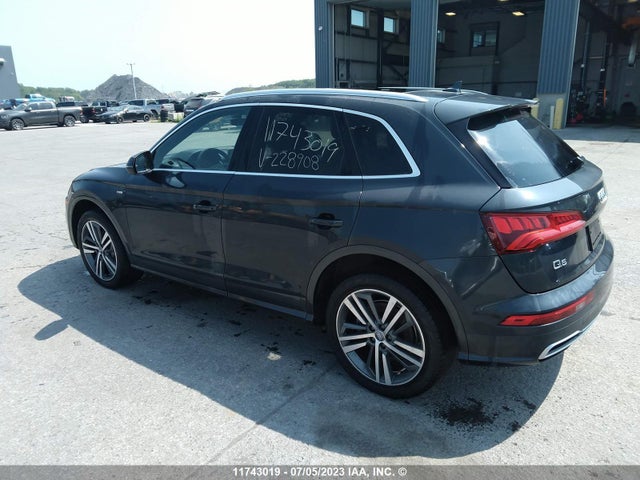 WA1FNAFY8J2228908 Audi Q5 Technik S-line