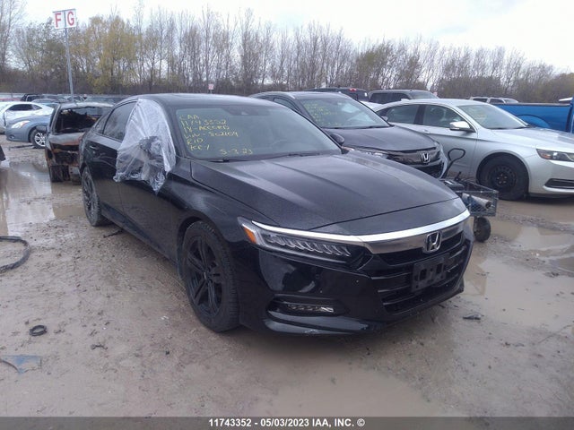 Auction sale of the 2018 Honda Accord Sedan Touring, vin: 1HGCV1F9XJA802109, lot number: 11743352