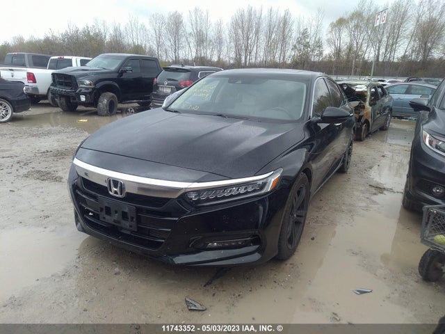 Auction sale of the 2018 Honda Accord Sedan Touring, vin: 1HGCV1F9XJA802109, lot number: 11743352