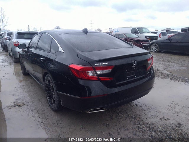 Auction sale of the 2018 Honda Accord Sedan Touring, vin: 1HGCV1F9XJA802109, lot number: 11743352