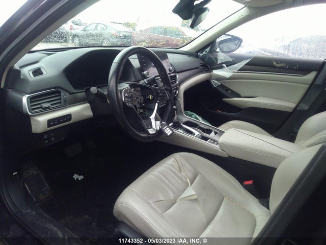 Auction sale of the 2018 Honda Accord Sedan Touring, vin: 1HGCV1F9XJA802109, lot number: 11743352