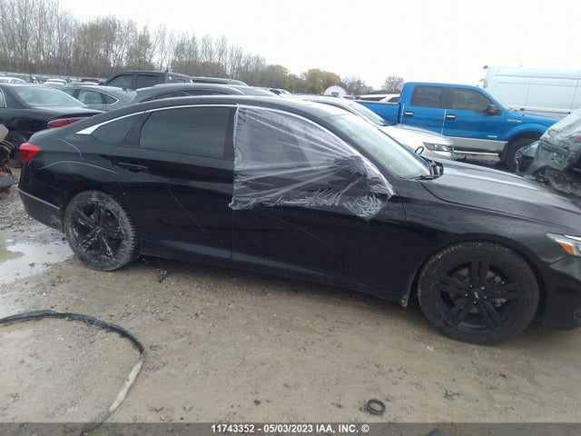 Auction sale of the 2018 Honda Accord Sedan Touring, vin: 1HGCV1F9XJA802109, lot number: 11743352