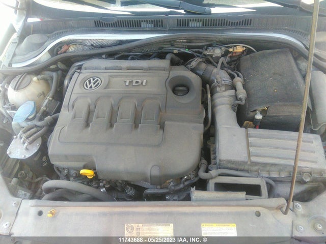 3VWDA7AJ4FM217424 Volkswagen Jetta Sedan Comfortline