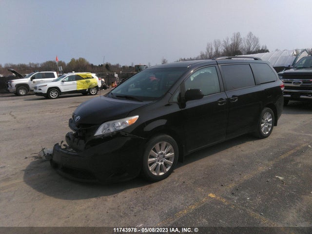 Toyota SIENNA LE 2014 5TDJK3DC3ES087725 Image 2