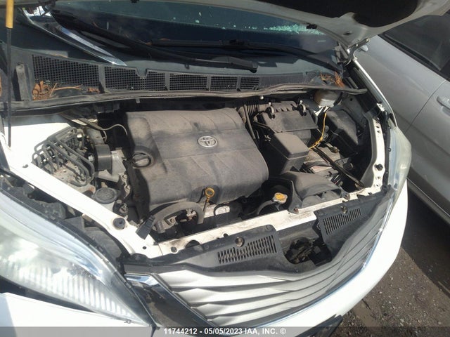 Toyota SIENNA XLE 2014 5TDYK3DC2ES484177 Image 11
