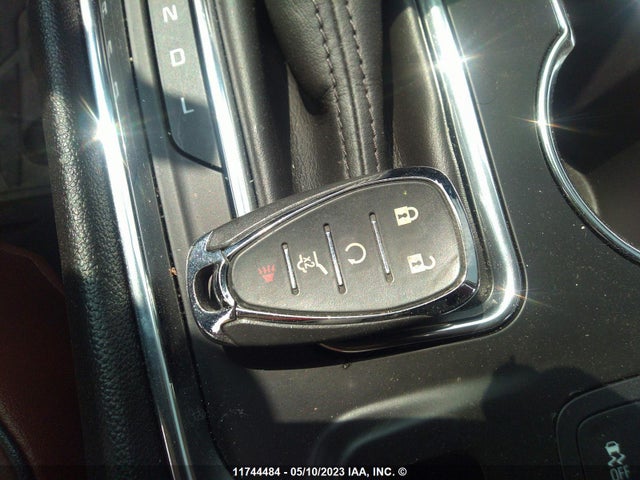 Chevrolet TRAVERSE 2018 1GNEVKKW9JJ193790 Image 3