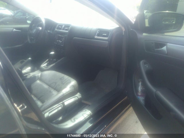 3VWLA7AJ0FM204777 Volkswagen Jetta Sedan Highline