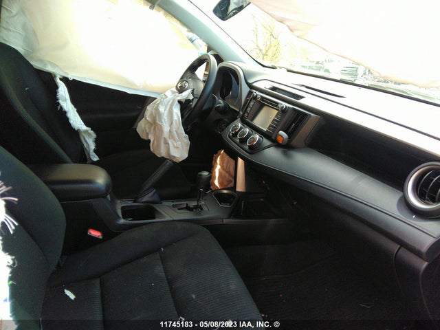 Toyota RAV4 LE 2018 2T3ZFREV1JW409071 Image 6