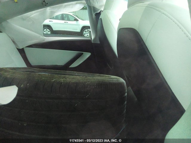 Tesla Model Y Long Range 2022 7SAYGDEE7NF417668 Image 9