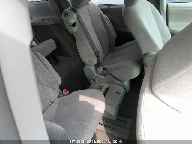 11745633 :رقم المزاد ، 5TDKK3DC5DS294572 vin ، 2013 Toyota Sienna Le مزاد بيع