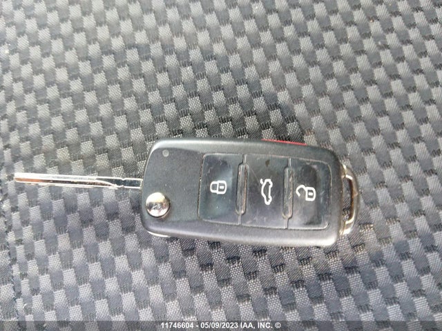 1VWAS7A33FC119570 Volkswagen PASSAT S