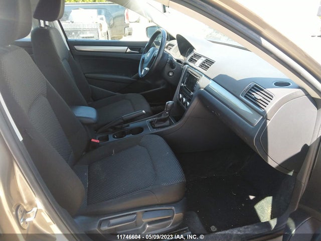 1VWAS7A33FC119570 Volkswagen PASSAT S