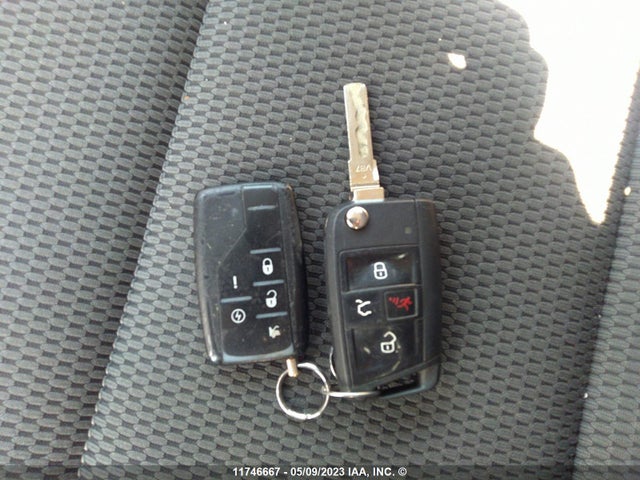 3VW217AU8FM026574 Volkswagen GOLF