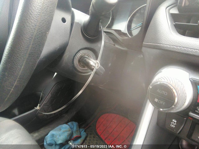 Toyota RAV4 LE 2019 2T3BWRFV9KW007705 Image 3