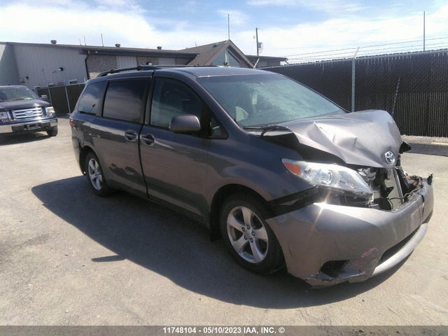 Toyota SIENNA LE 2015 5TDKK3DC0FS583524 Image 1