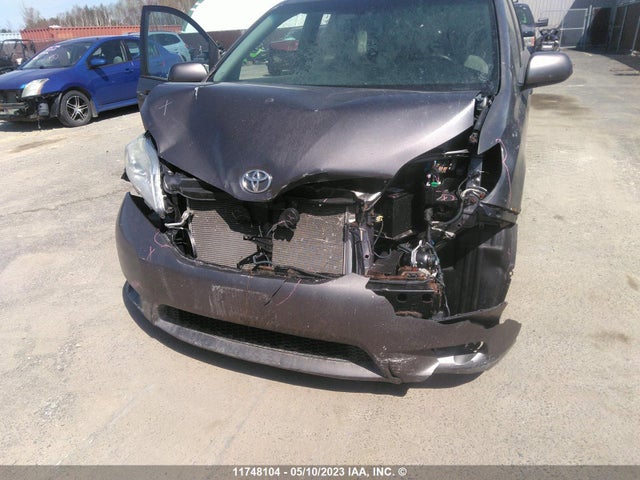 Toyota SIENNA LE 2015 5TDKK3DC0FS583524 Image 4