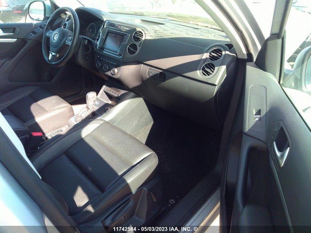 WVGMV7AX4HK017256 Volkswagen Tiguan Comfortline