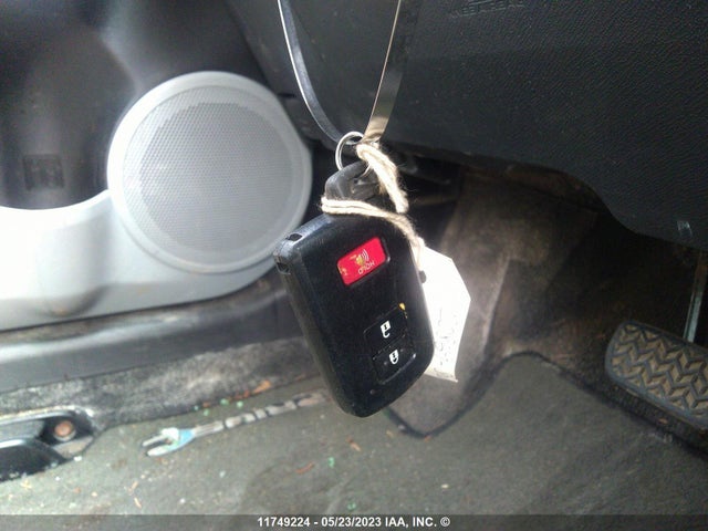 Toyota PRIUS 2014 JTDKDTB37E1571850 Image 3
