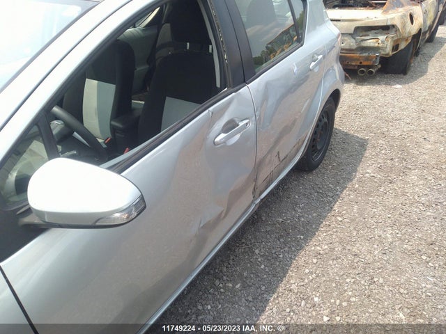 Toyota PRIUS 2014 JTDKDTB37E1571850 Image 8