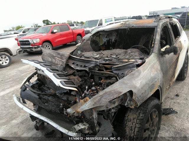 1C4PJMCS4EW128875 Jeep Cherokee Latitude