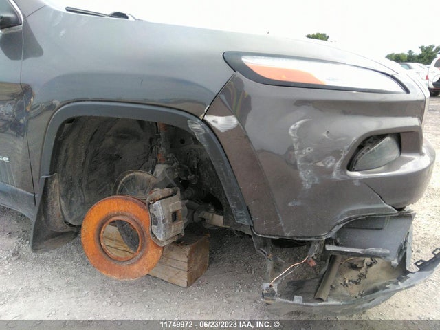 1C4PJLCBXGW114976 Jeep Cherokee Latitude