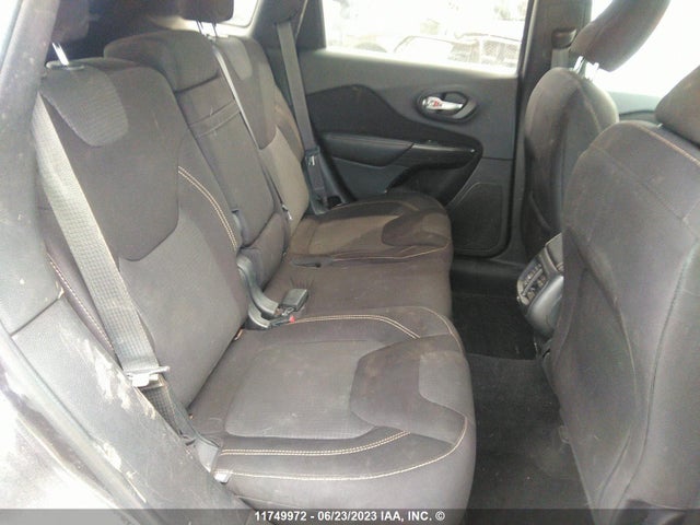 1C4PJLCBXGW114976 Jeep Cherokee Latitude