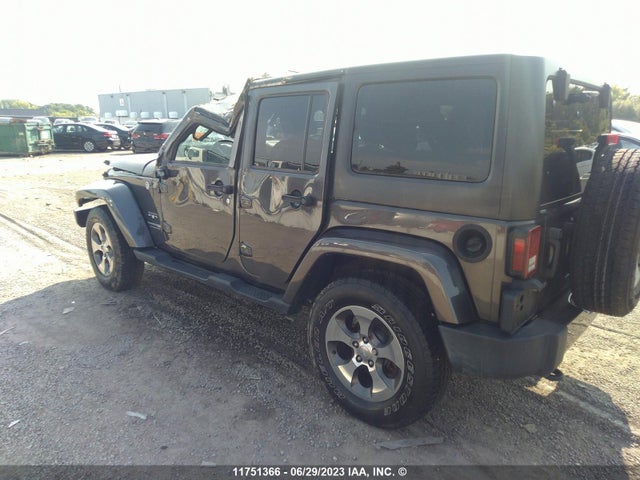 1C4BJWEG8JL843975 Jeep Wrangler Unlimited Sahara
