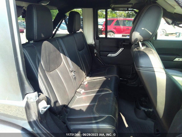 1C4BJWEG8JL843975 Jeep Wrangler Unlimited Sahara