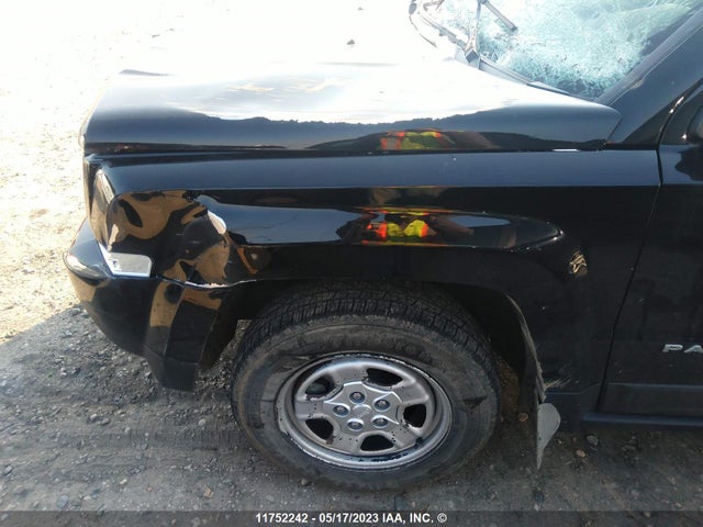 1C4NJRABXGD580318 Jeep Patriot North