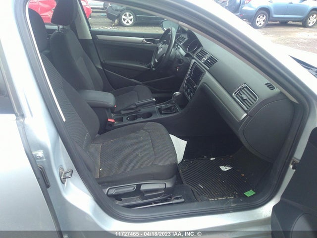 1VWAT7A3XHC056886 Volkswagen PASSAT S