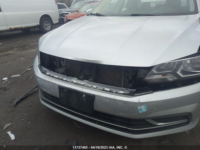 1VWAT7A3XHC056886 Volkswagen PASSAT S
