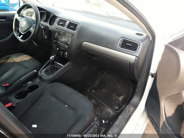3VWD07AJ5FM212400 Volkswagen JETTA SE