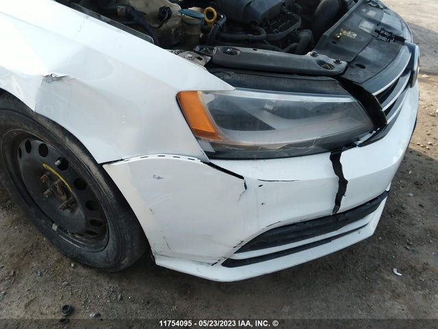 3VWD07AJ5FM212400 Volkswagen JETTA SE