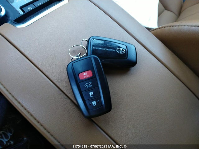 Toyota Highlander Platinum 2022 5TDFZRBHXNS202310 Image 3