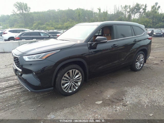 Toyota Highlander Platinum 2022 5TDFZRBHXNS202310 Image 2