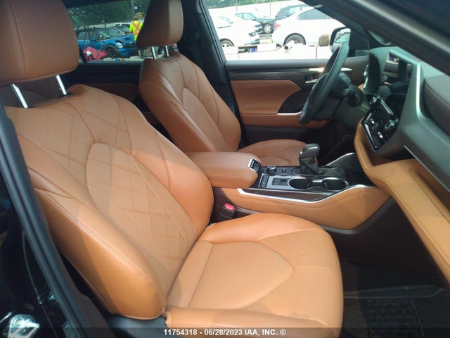 Toyota Highlander Platinum 2022 5TDFZRBHXNS202310 Image 6