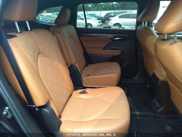 Toyota Highlander Platinum 2022 5TDFZRBHXNS202310 Image 9