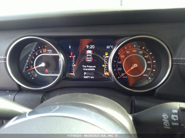 1C4HJXEG8MW721569 Jeep Wrangler Unlimited Sahara